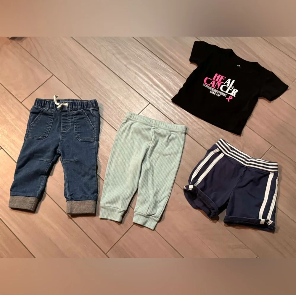 15pc bundle lot 6-9m 1sleeper 10onesies 2pants 1shorts 1shirt no stains or wear